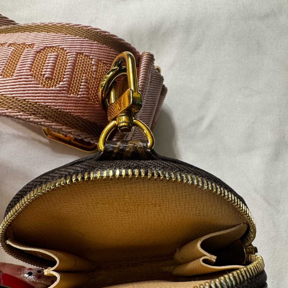 Louis Vuitton Mini Pochette with coin purse and pink strap. - Picture 8 of 9